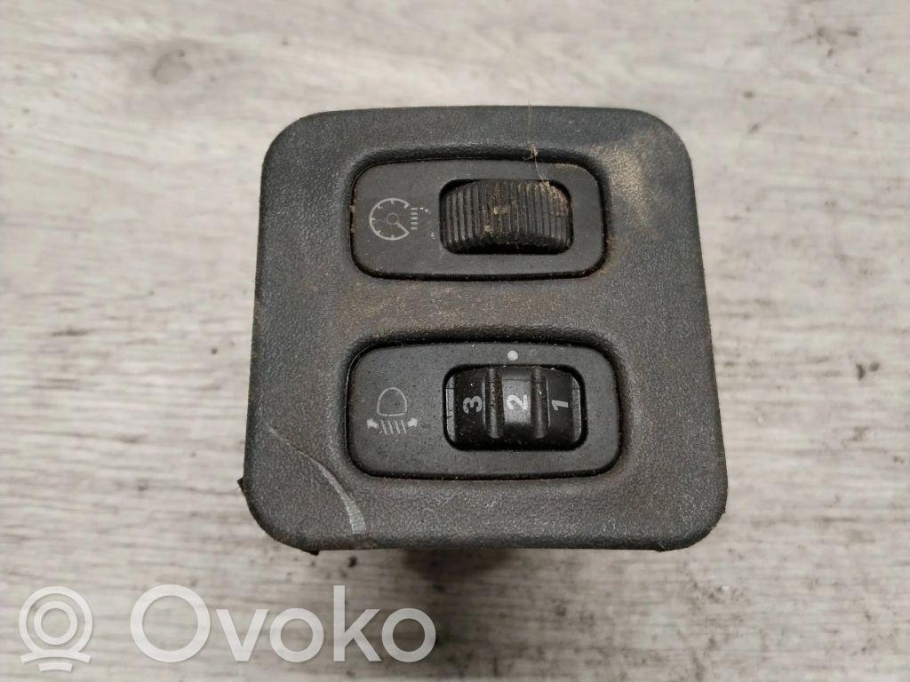 Headlight level height control switch   MR4026