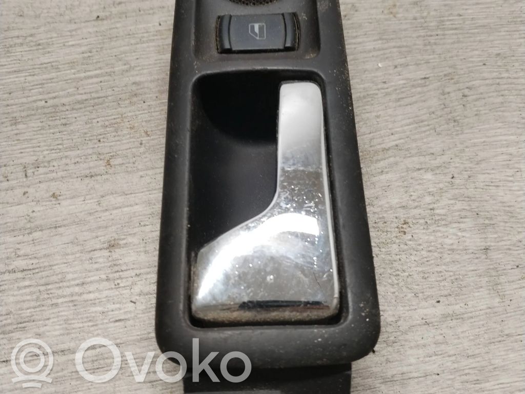 Volkswagen PASSAT B5.5 Front door interior handle 
