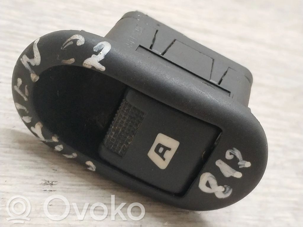 Electric window control switch   96401489XT