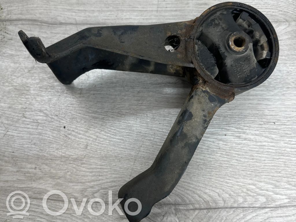 Engine mount bracket
