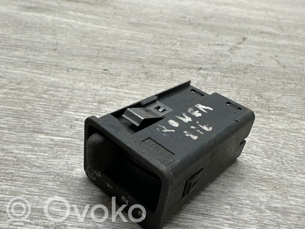 Honda CR-V Headlight level height control switch 