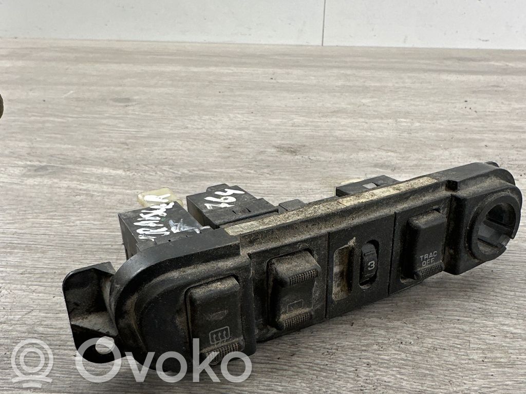 Chrysler PT Cruiser Windscreen/window heater switch 
