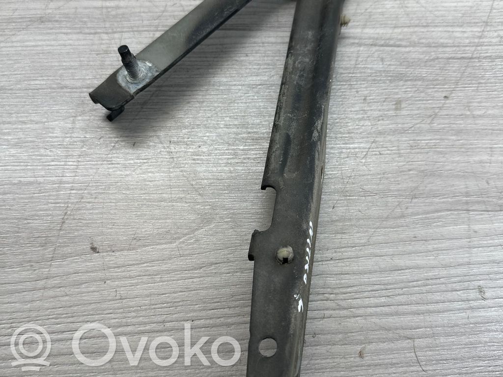 Engine bonnet/hood hinges   896AB,VR012