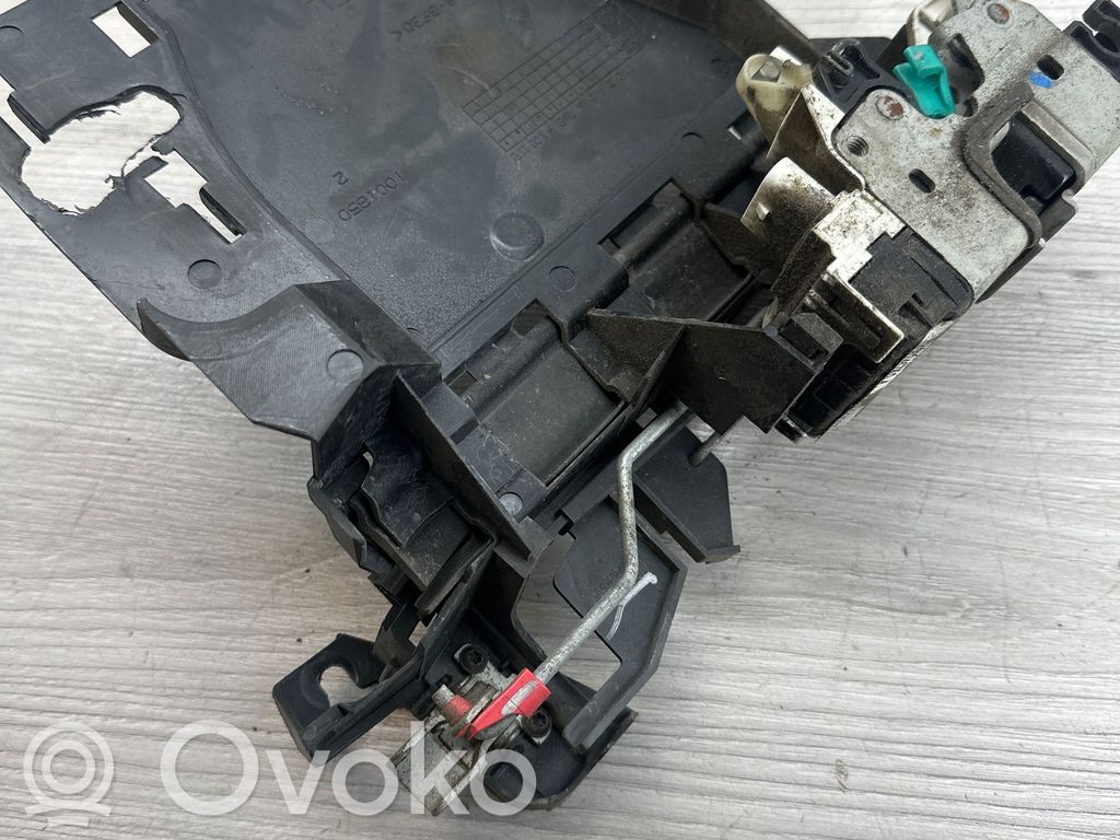 Priekšpusē slēdzene   04589467AD,B0098,TKC0507