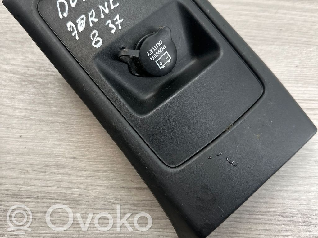 Gniazdo 12V przednie   100001095