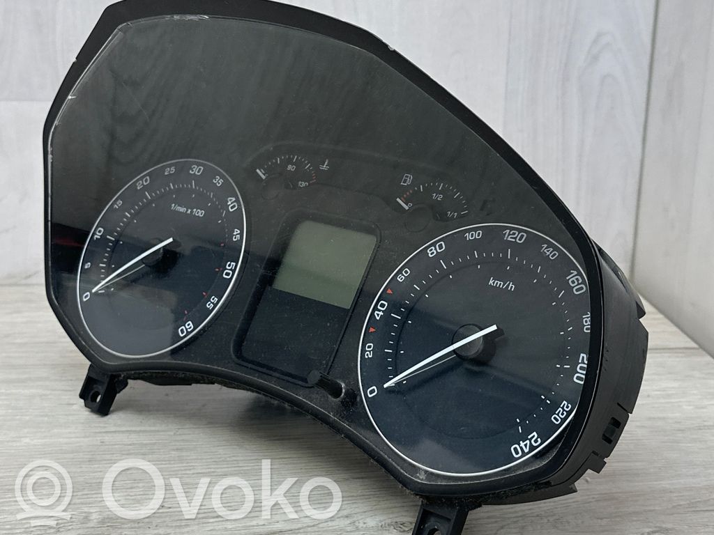 Licznik / Prędkościomierz   1Z0920810E,V3564436,SKZ7Z0F3567840,1Z0920810E,A2C53106514