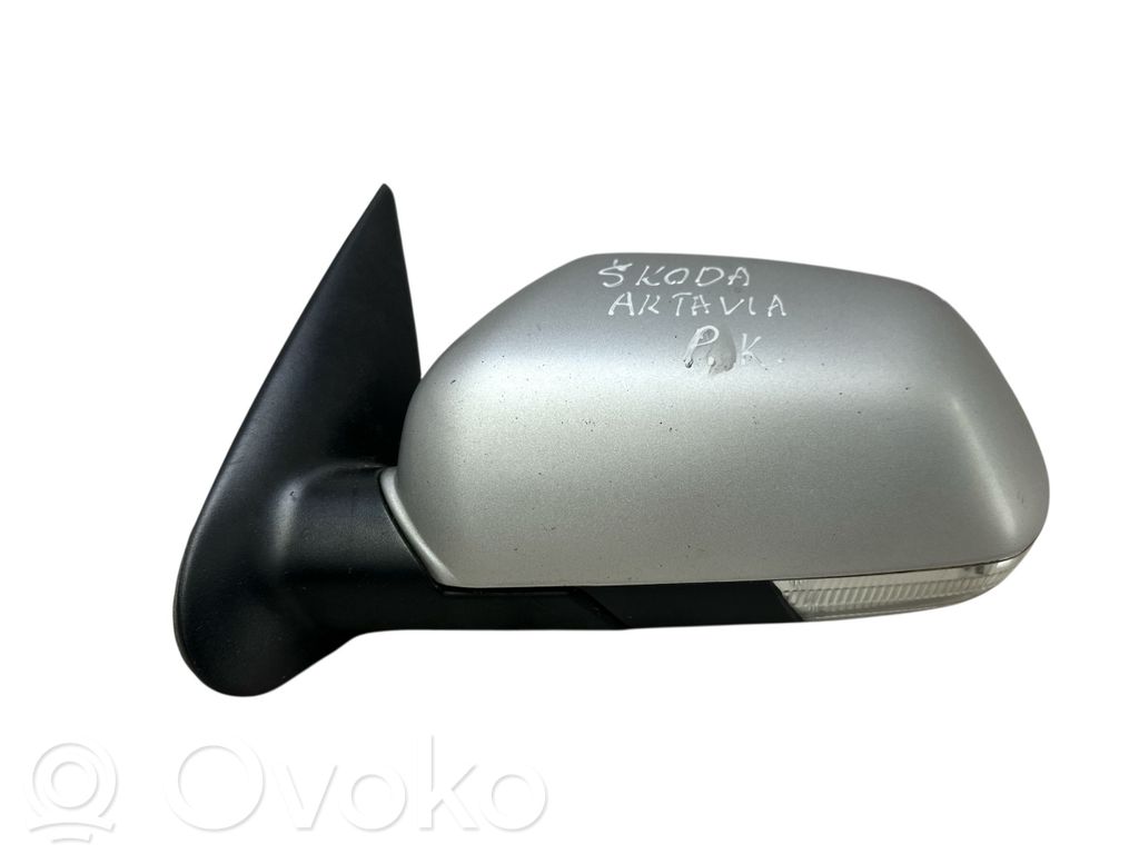 Skoda Octavia Mk2 (1Z) Front door electric wing mirror 