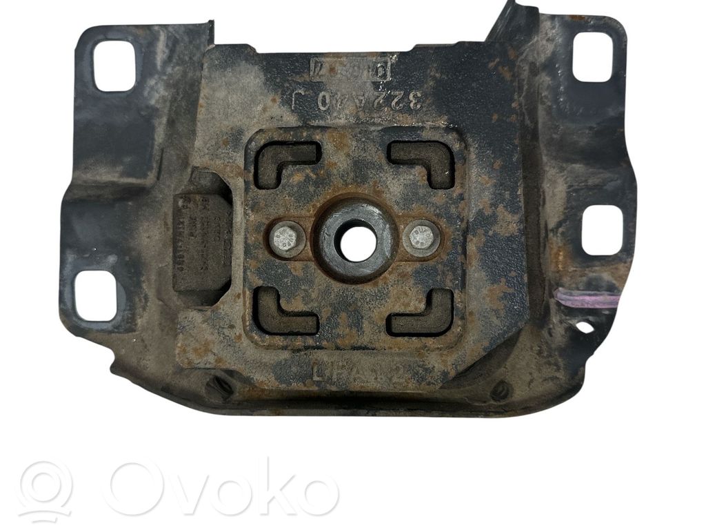Volvo C30 Engine mount bracket 