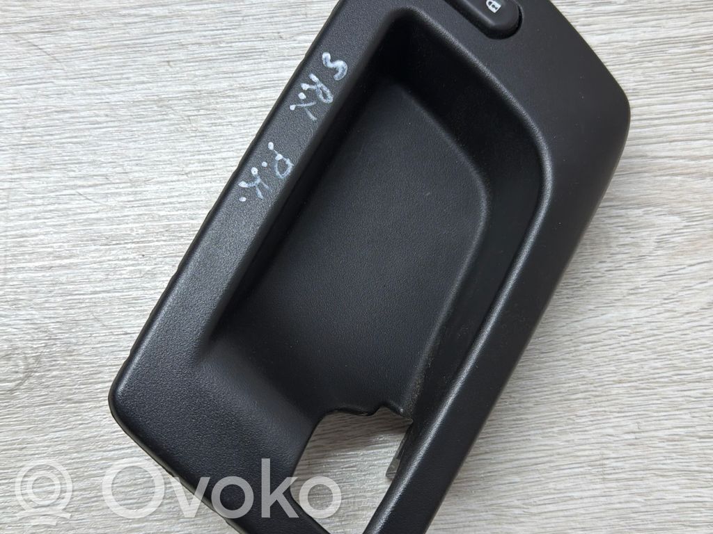 Cadillac SRX Front door handle cover 