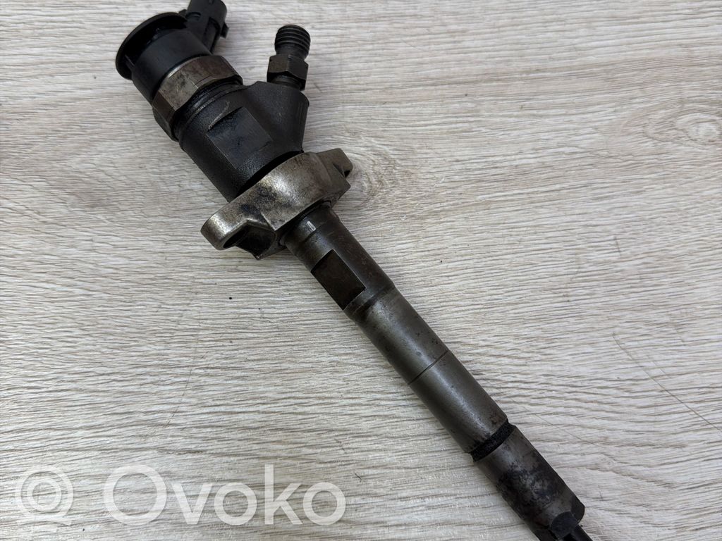 Peugeot 5008 Fuel injector 