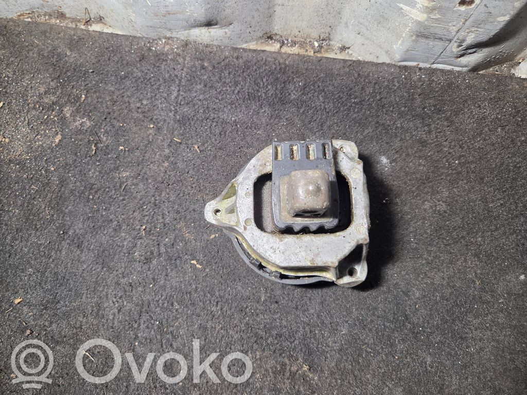 BMW 5 G30 G31 G38 Engine mount bracket 