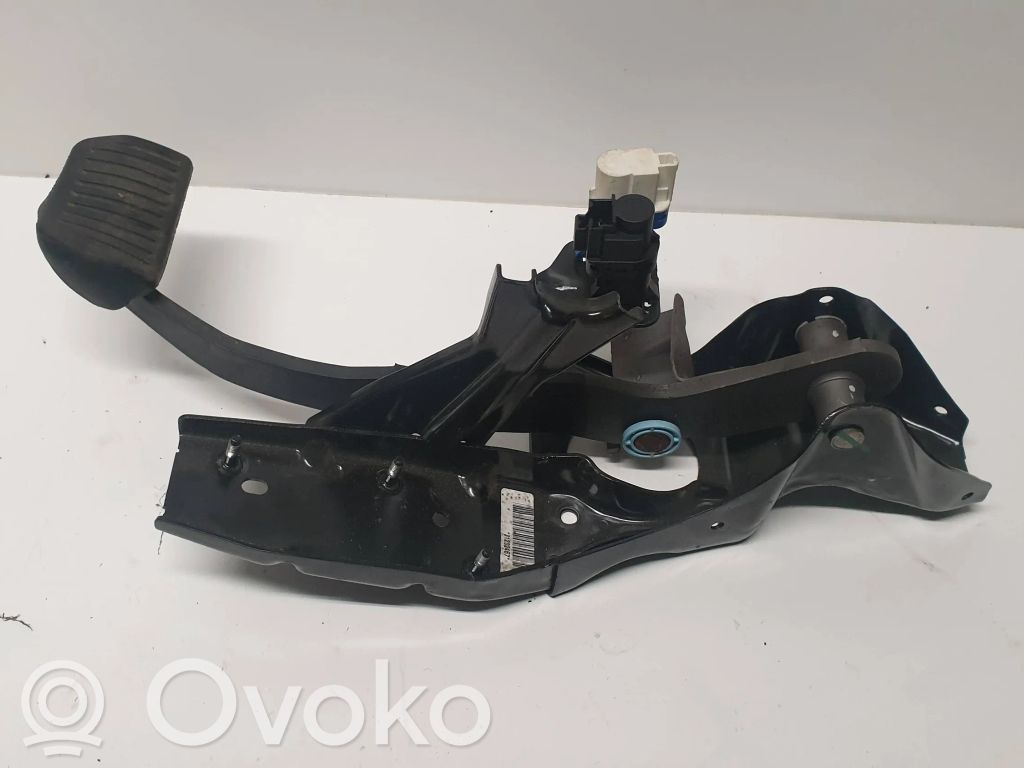 Volvo V70 Brake pedal 