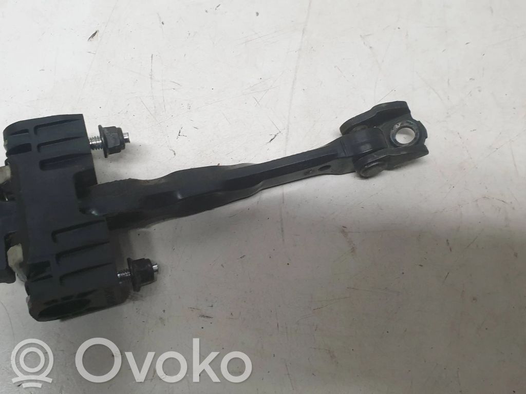 Volvo V70 Etuoven pidätin 
