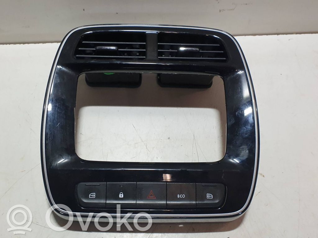 Dacia Spring Grille d'aération centrale 