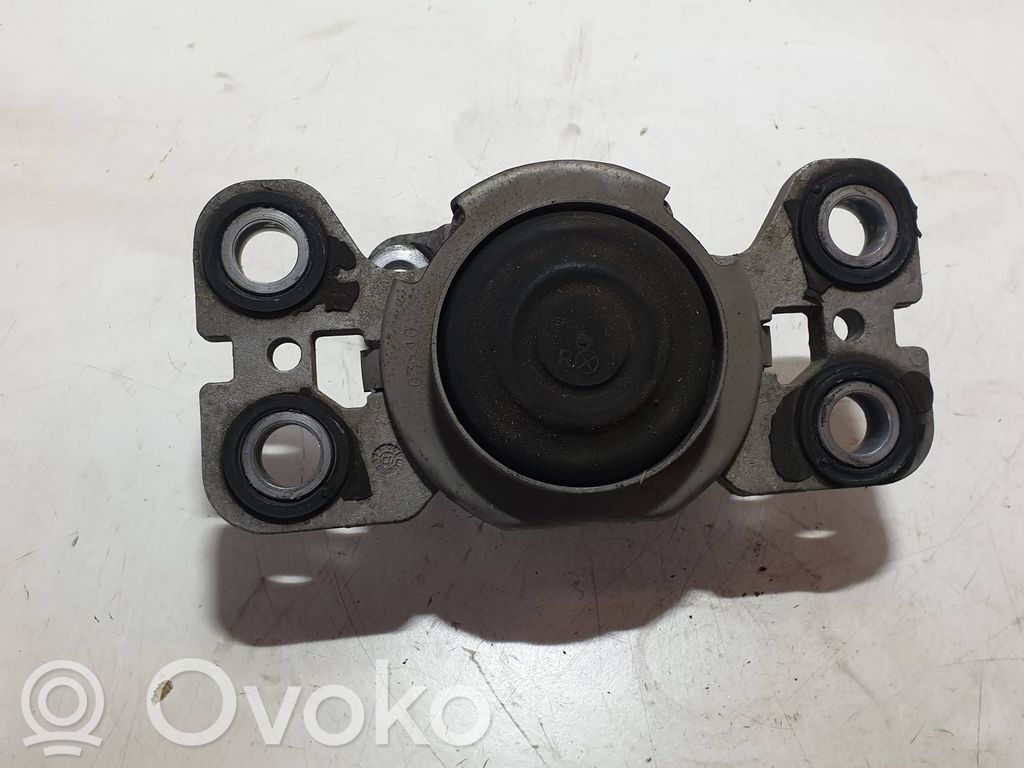 Volvo XC70 Engine mount bracket 