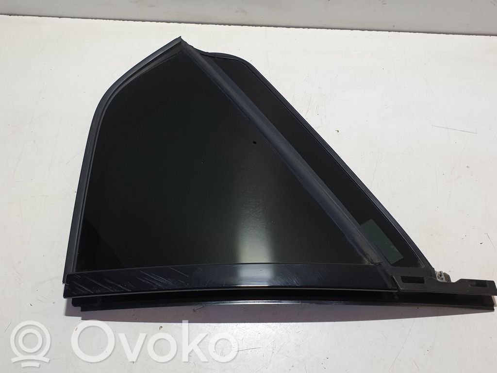 Volvo XC40 Ventanilla de ventilación de la puerta trasera 