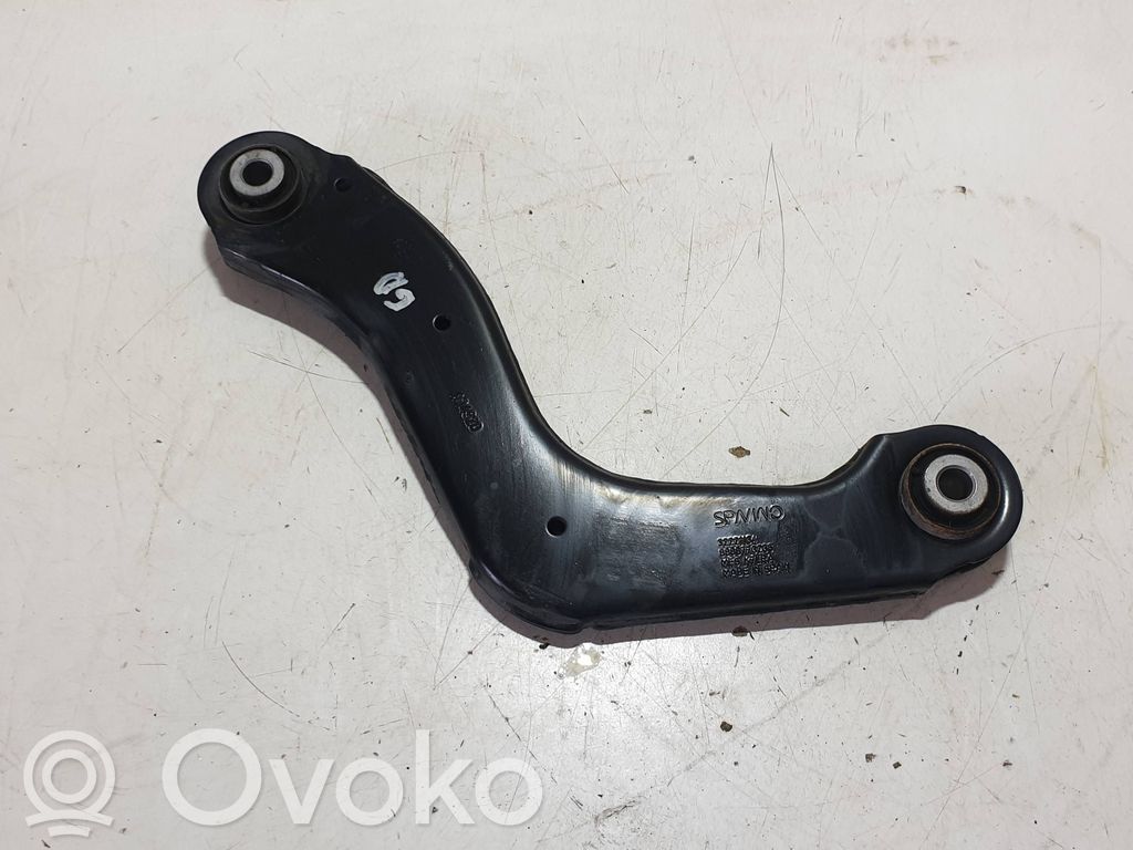 Volvo XC40 Górny wahacz tylny 