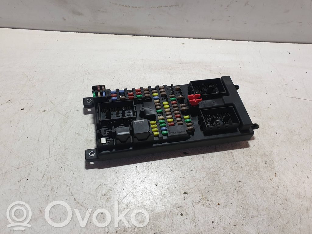 Jaguar XJL Ramka / Moduł bezpieczników 