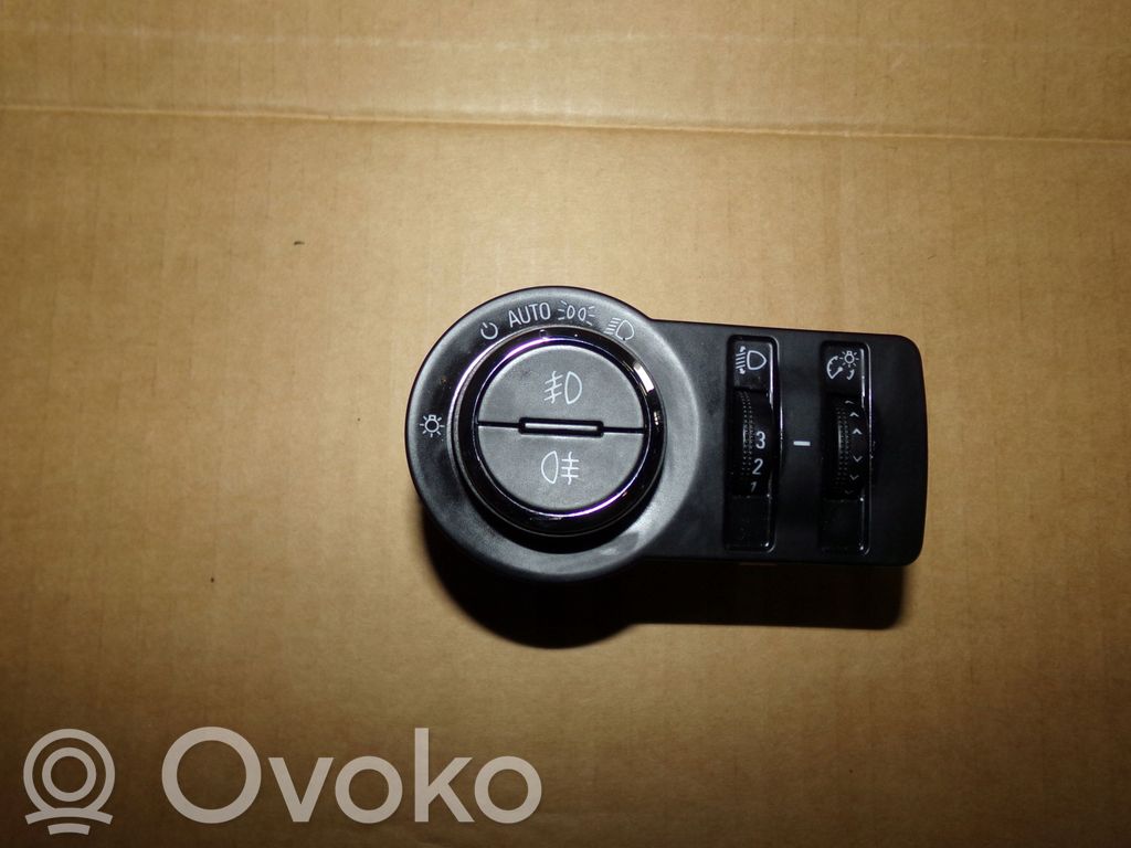 Opel Astra J Light switch 