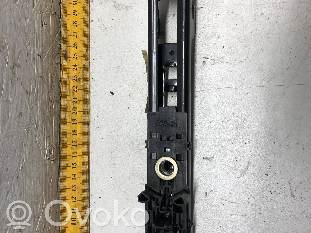 Ford Mondeo Mk III Szyna regulacji pasa bezpieczeństwa 