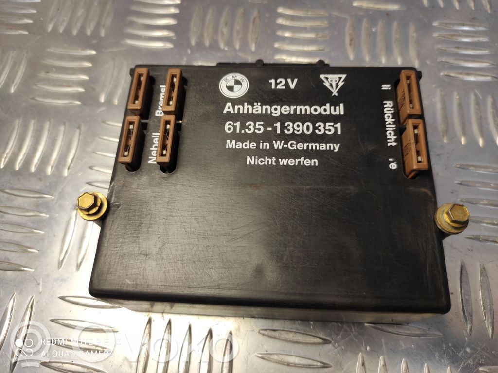 BMW 7 E32 Piekabes āķa vadības bloks 