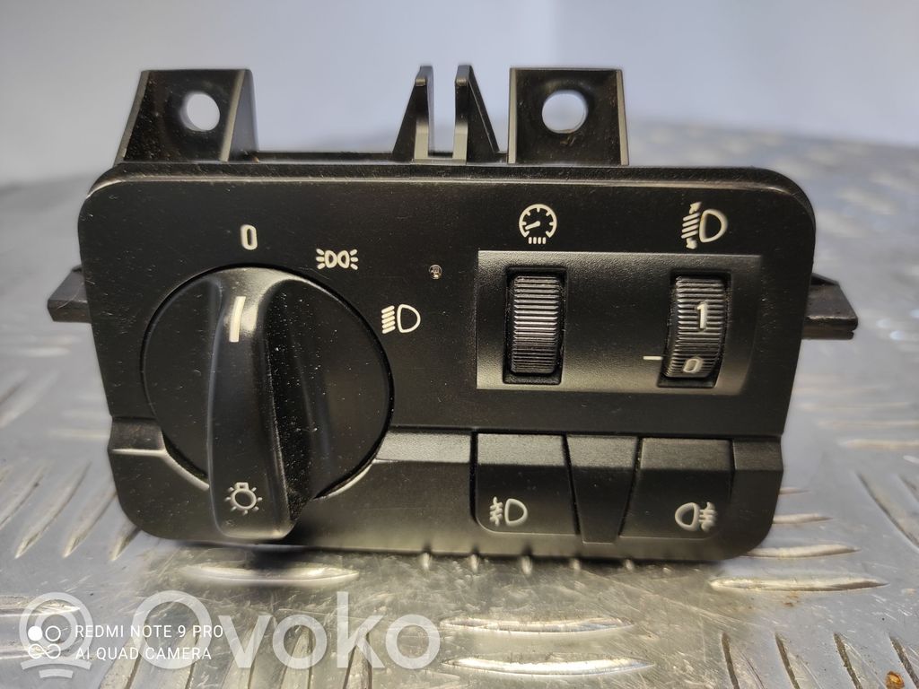 Light switch   6923478,037288061