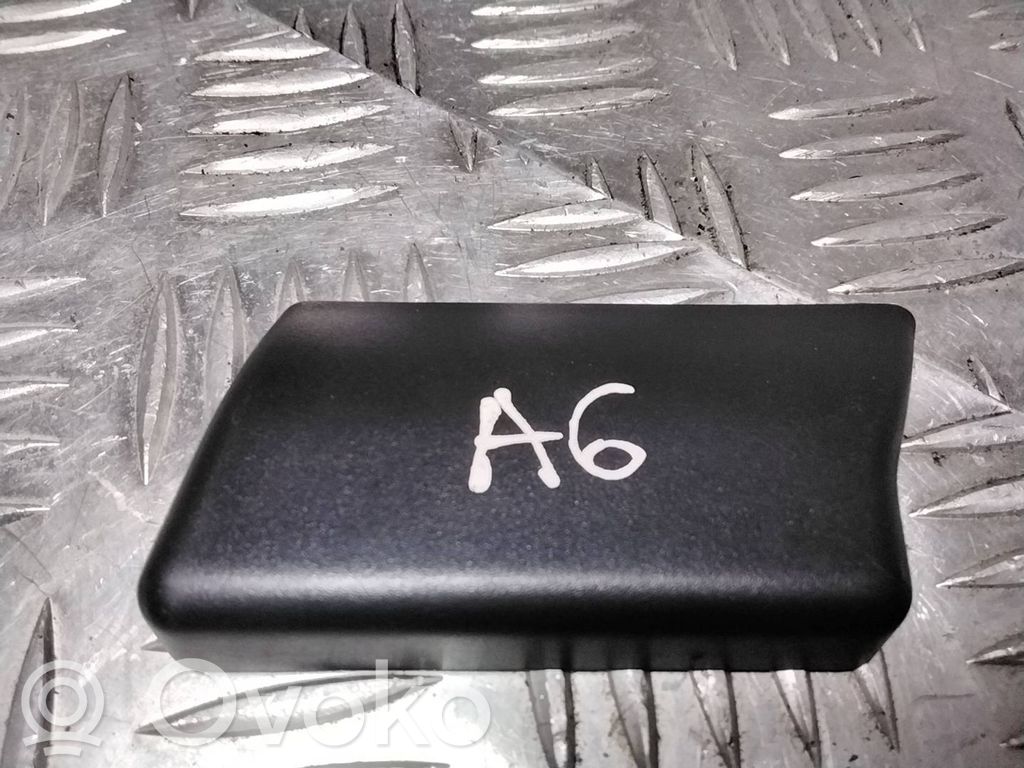 Audi A4 S4 B6 8E 8H Apdaila sparno (moldingas) 