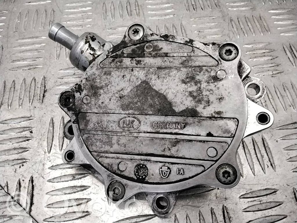 BMW 3 E90 E91 Vacuum pump 