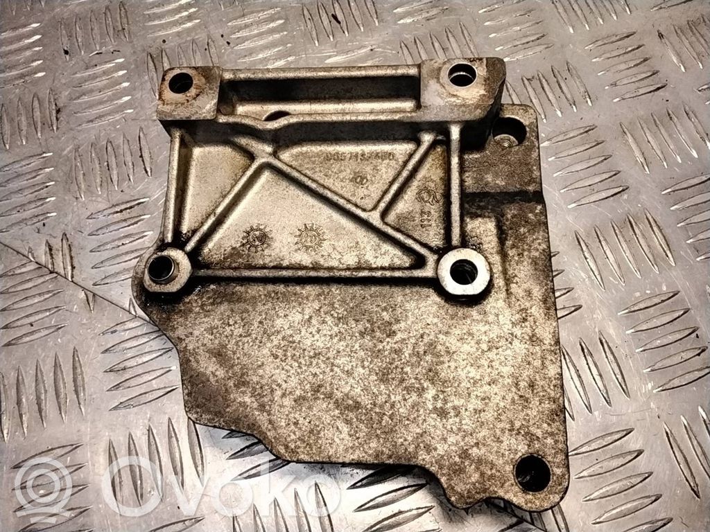 Citroen C4 I A/C compressor mount bracket 