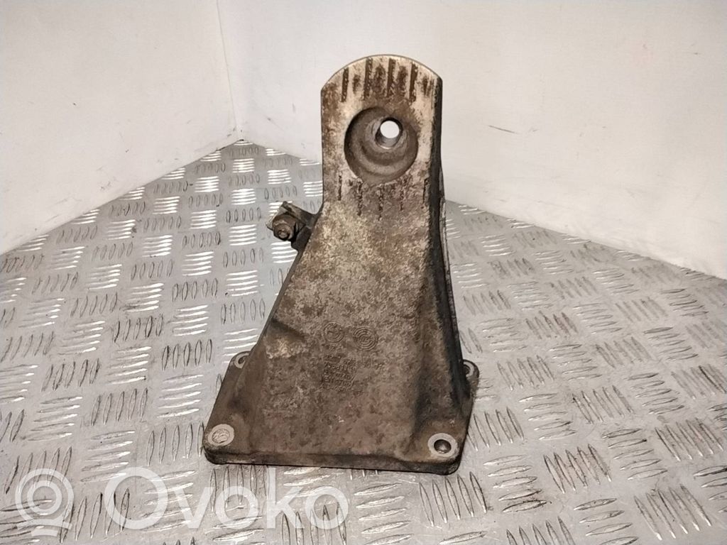BMW 5 E60 E61 Engine mounting bracket 