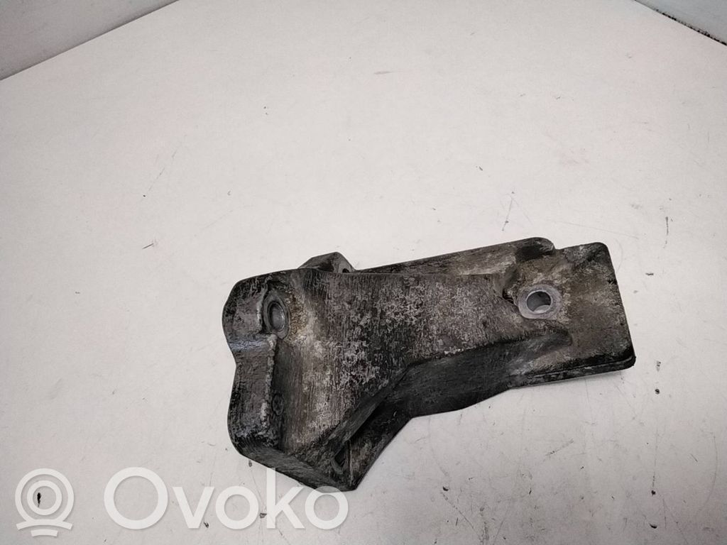 Volvo S80 Engine mounting bracket 