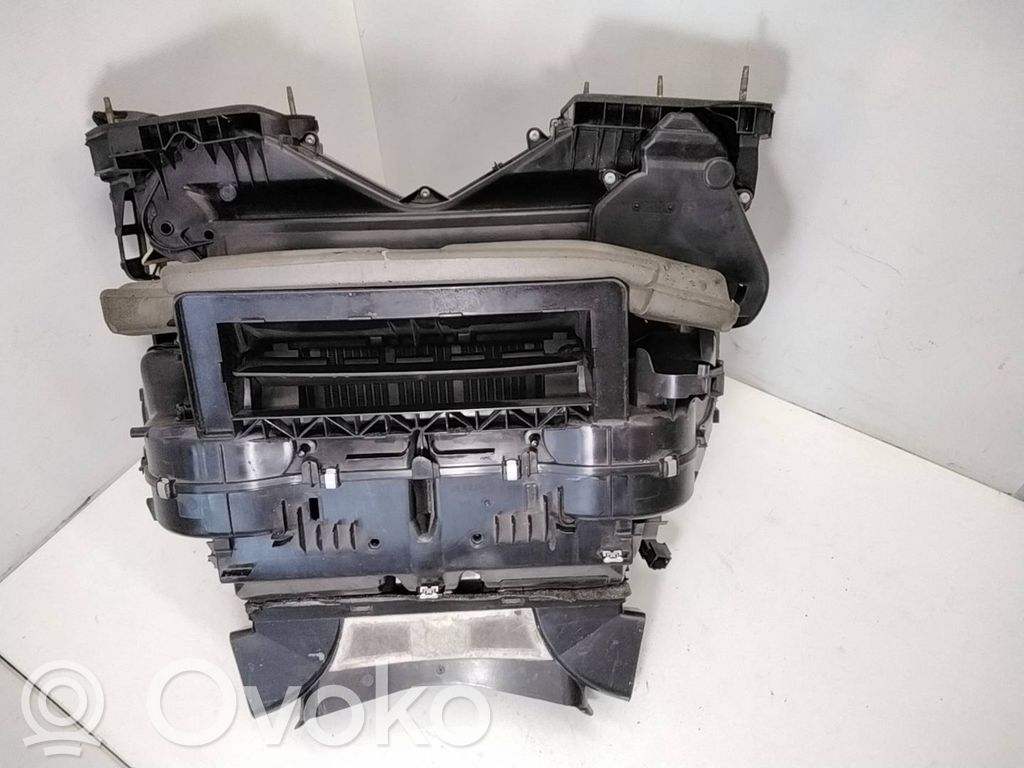 BMW 5 E60 E61 Sisälämmityksen ilmastoinnin korin kokoonpano 