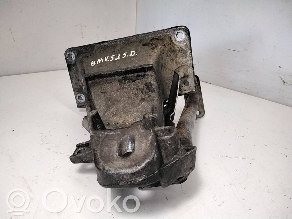 BMW 5 E39 Engine mounting bracket 