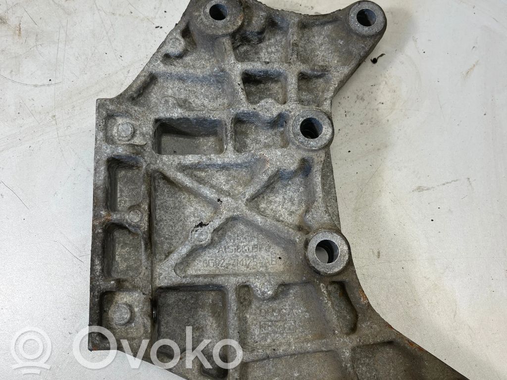 Land Rover Freelander 2 - LR2 Gearbox mounting bracket 