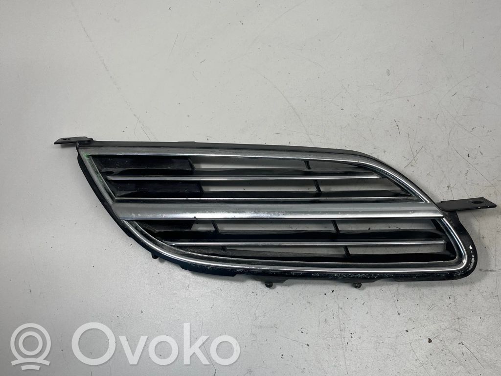 Nissan Almera Tino Front bumper upper radiator grill 