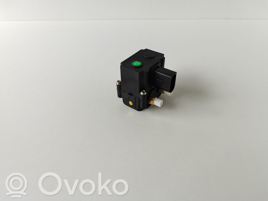 Rozdzielacz / Blok zaworowy zawieszenia pneumatycznego osi tylnej   4722555610,6794465,37206794465,37206784137,37206789165,37206789450,37206864215,37206875176,6784137,6789165,6789450,6864215,6875176