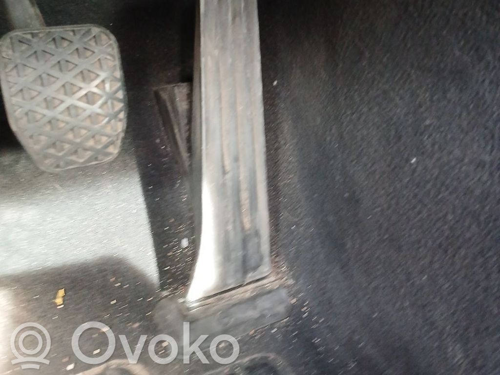 Accelerator throttle pedal