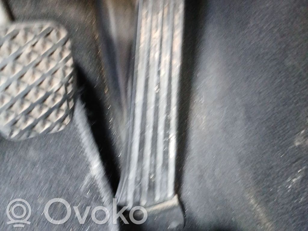 Педаль акселератора