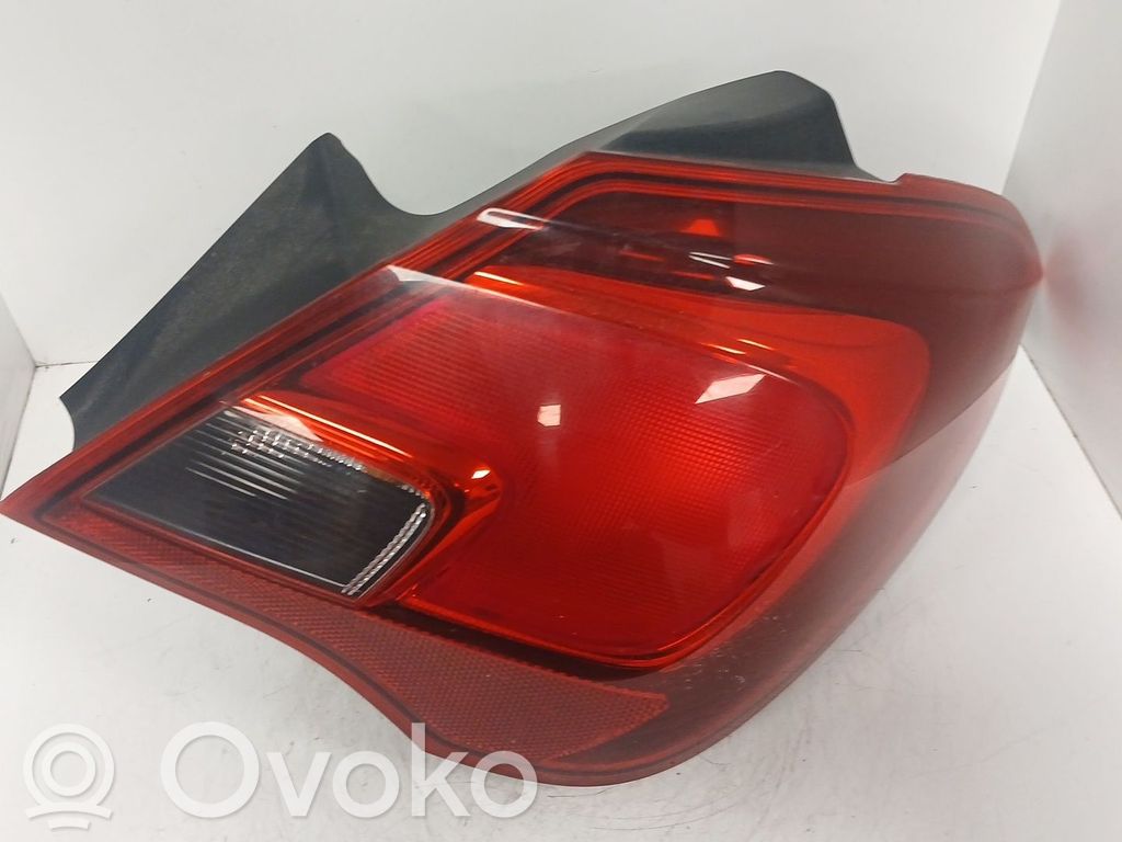 Rear/tail lights   39068623,460034366