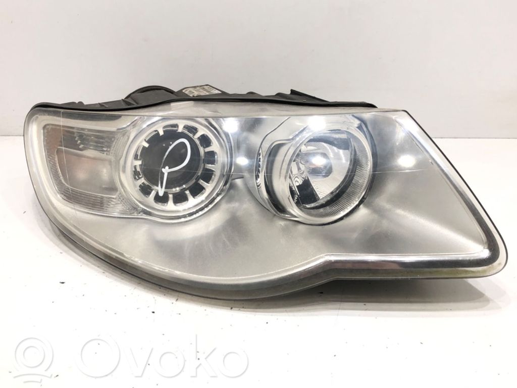 Volkswagen Touareg I Lampa przednia 