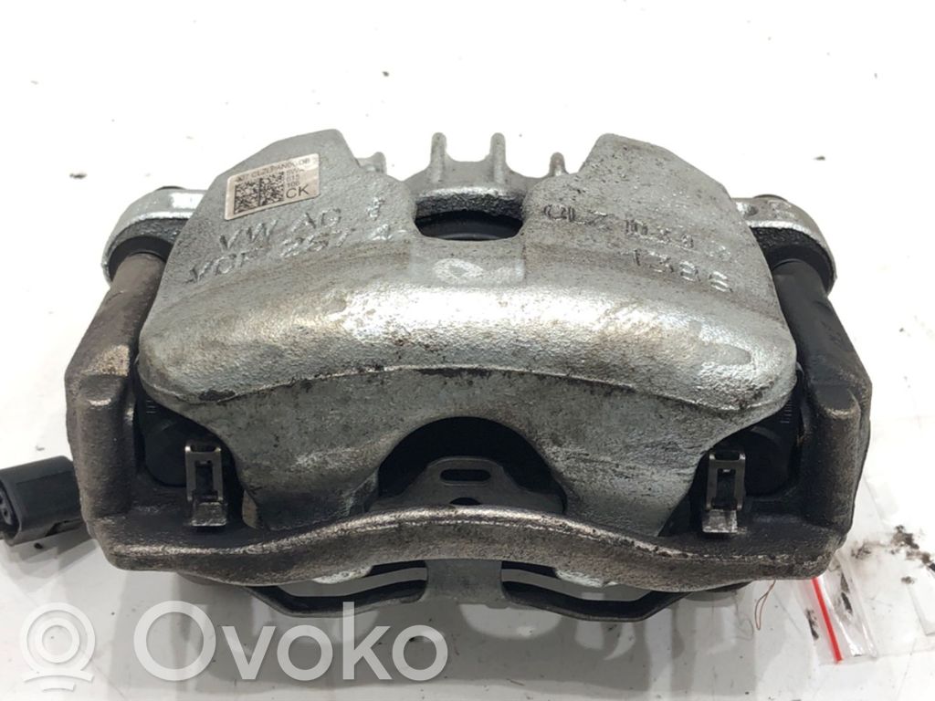 Skoda Superb B9 Zacisk hamulcowy przedni 