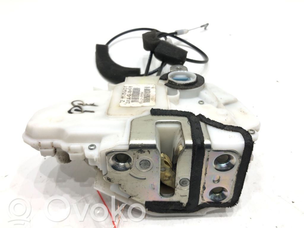Honda CR-V Front door lock 