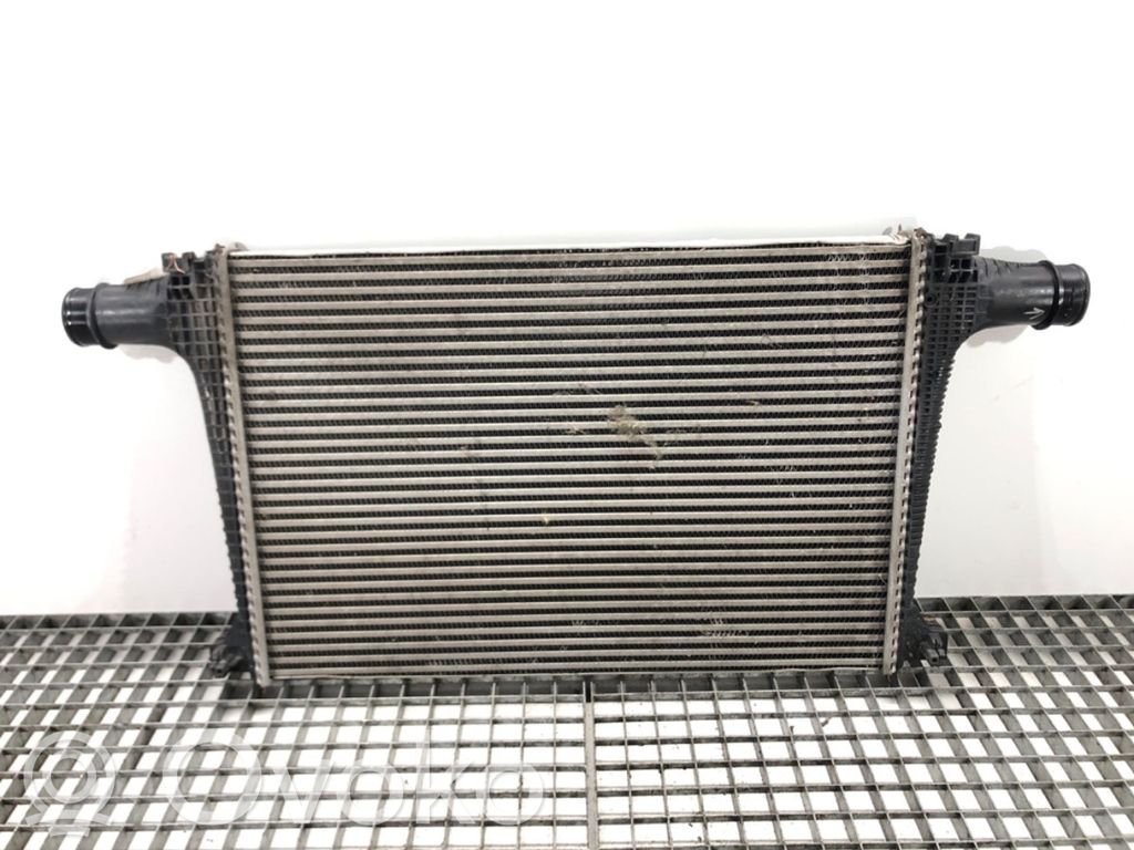 Interkūlerio radiatorius   4M0145805G