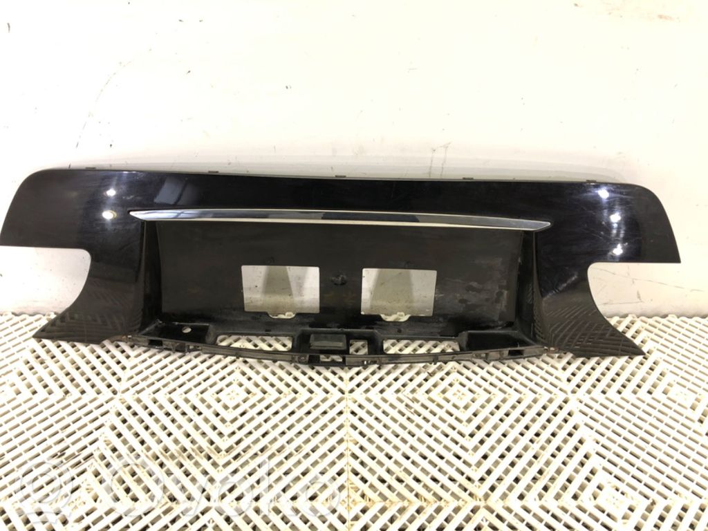 Infiniti Q70 Y51 Éclairage de plaque d'immatriculation 