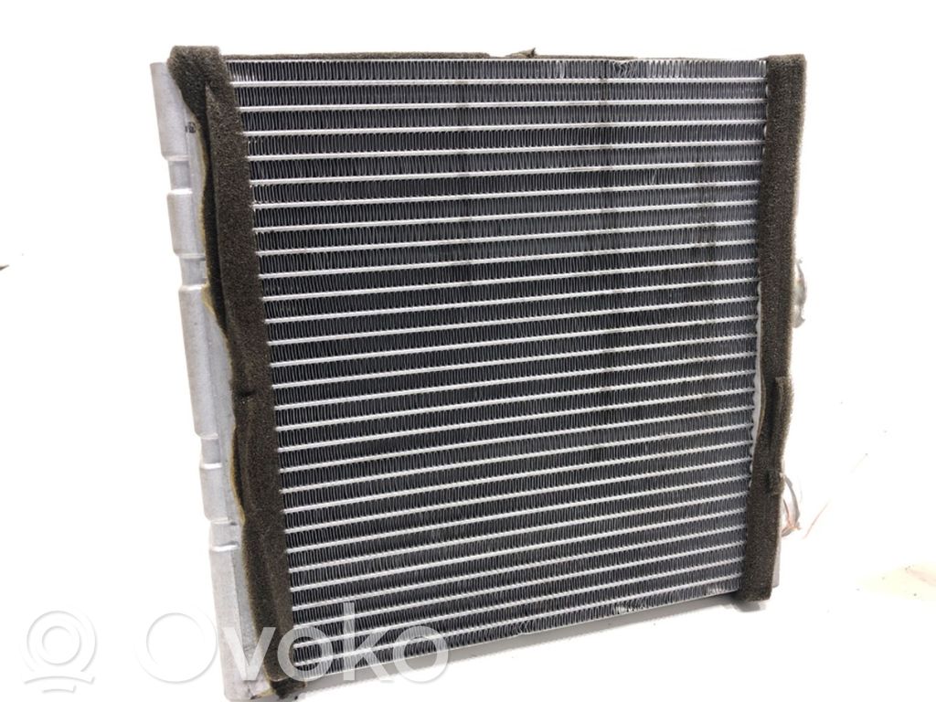 Radiator aerotermă
