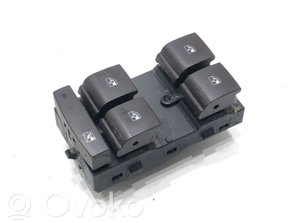 Opel Zafira C Electric window control switch 