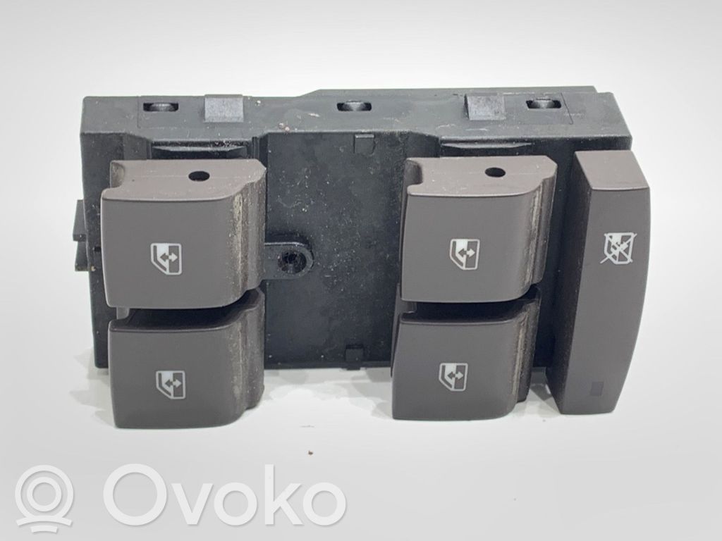 Opel Zafira C Electric window control switch 