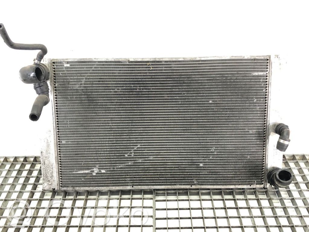 Coolant radiator   7795878