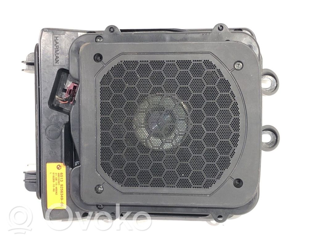 BMW 2 F45 Subwoofer 
