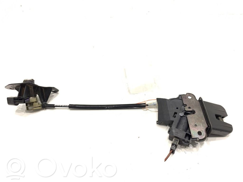 Volkswagen Jetta V Tailgate exterior lock 